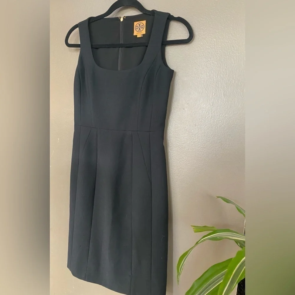 ⭐️HP⭐️ Tory Burch soft wool fitted dress- Xsmall - Picture 4 of 8